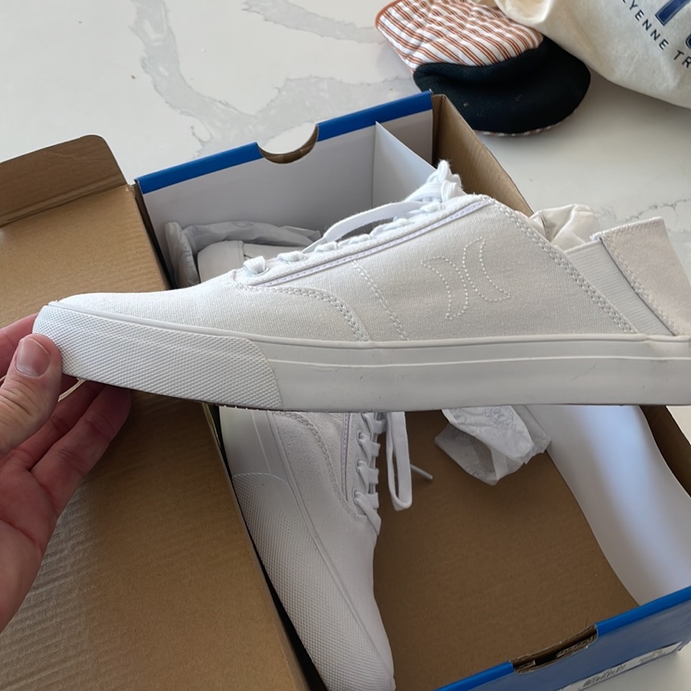 White Hurley men’s shoes size 12 unused shoes